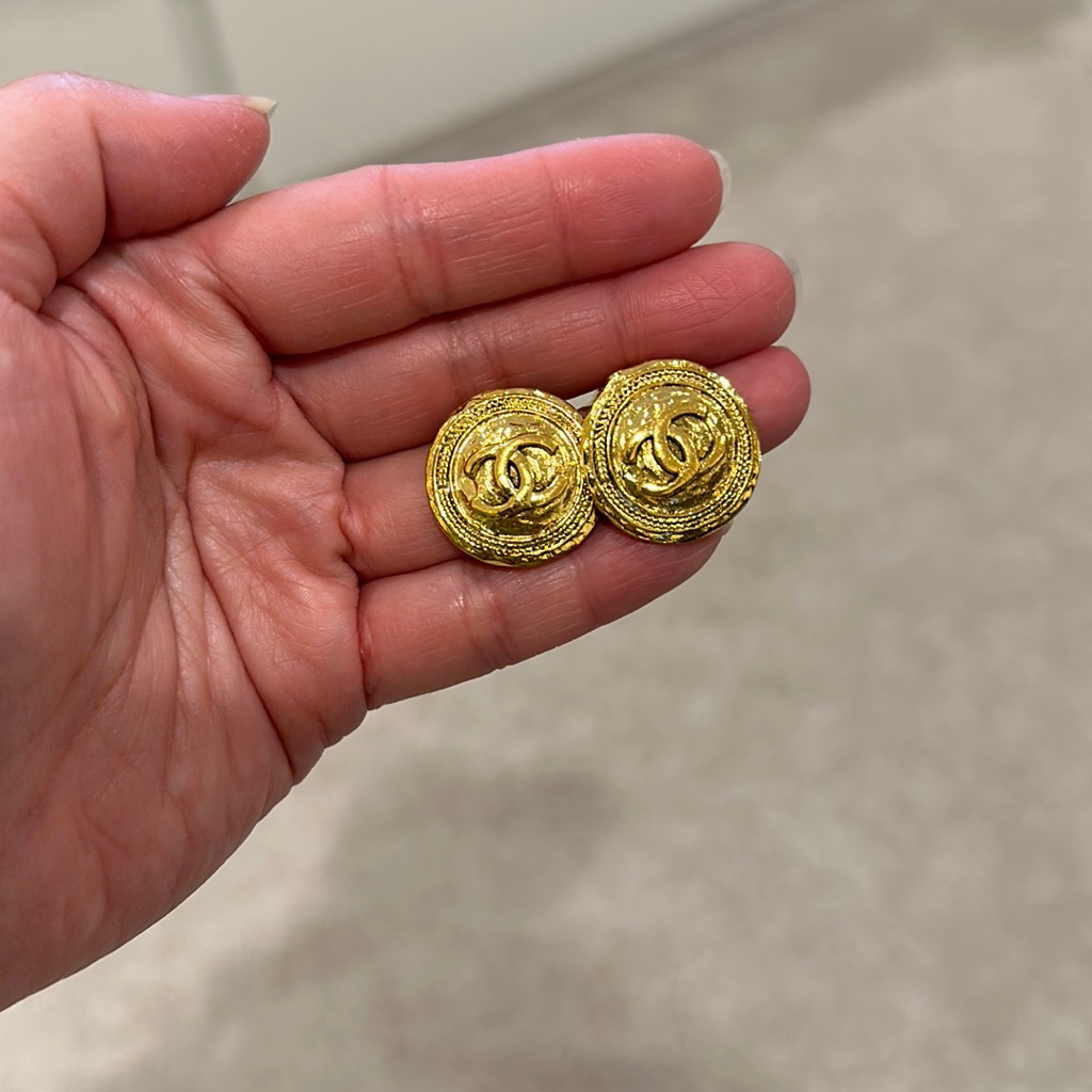 Vintage Round Cc Gold Clip On Earrings